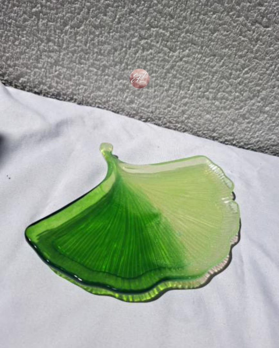 Feuille verte et transparente